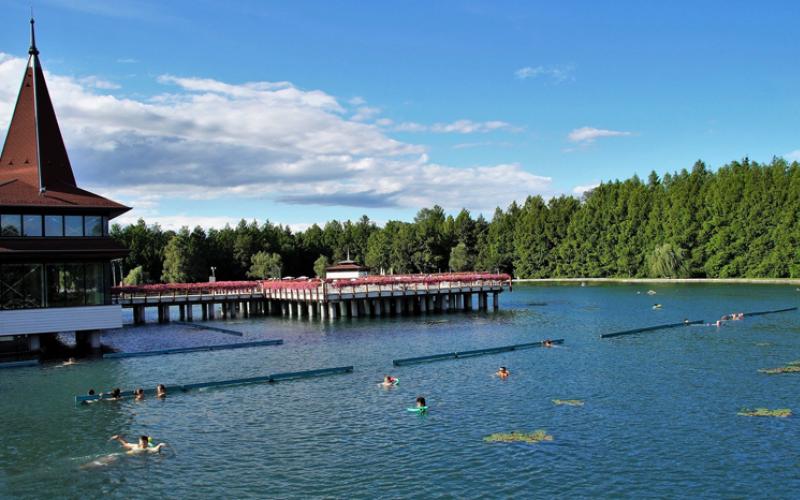 Озеро Хевиз — бальнеологический курорт Венгрии, принимает посетителей летом и зимой Всё о городе хевиз